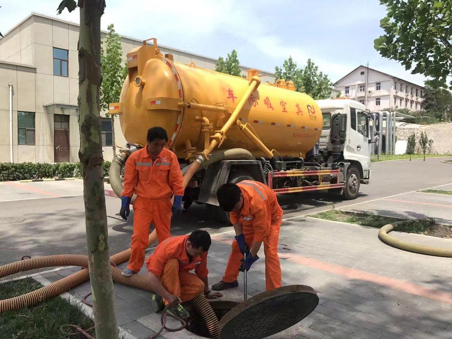 察哈尔右翼前化粪池清理与5-8吨吸粪车施工效率分析